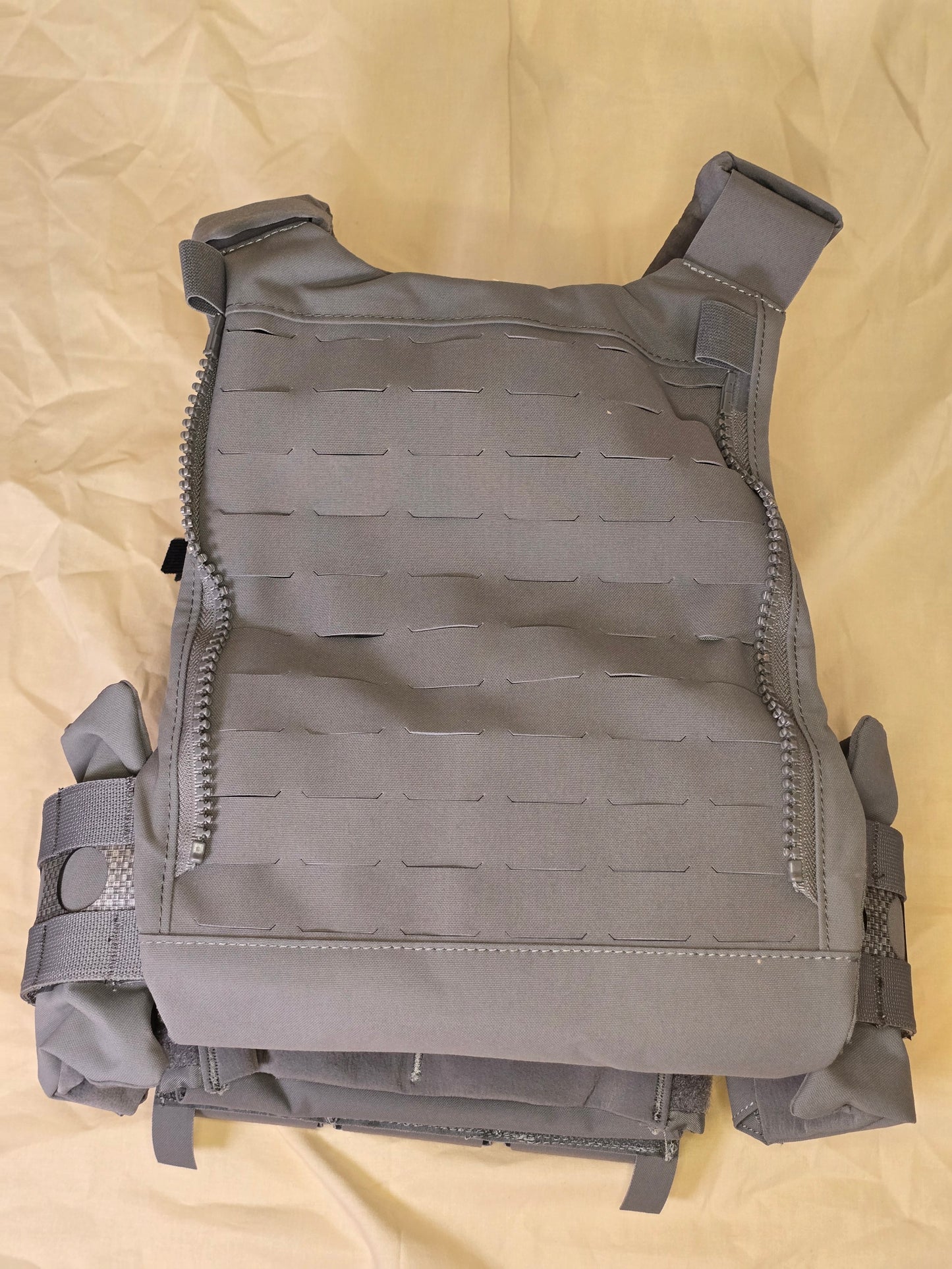Grey - Carbon Plate Carrier