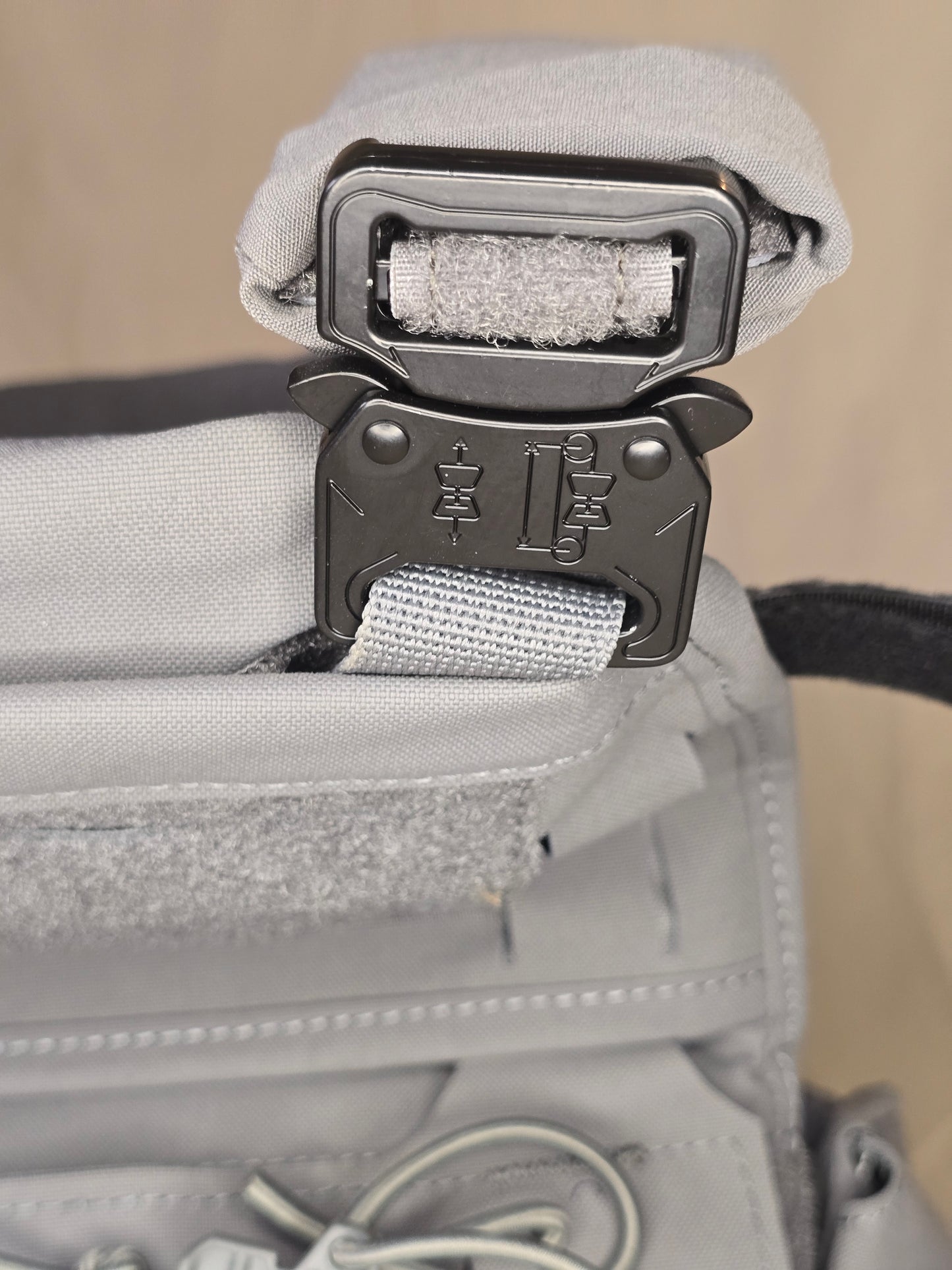 Grey - Carbon Plate Carrier